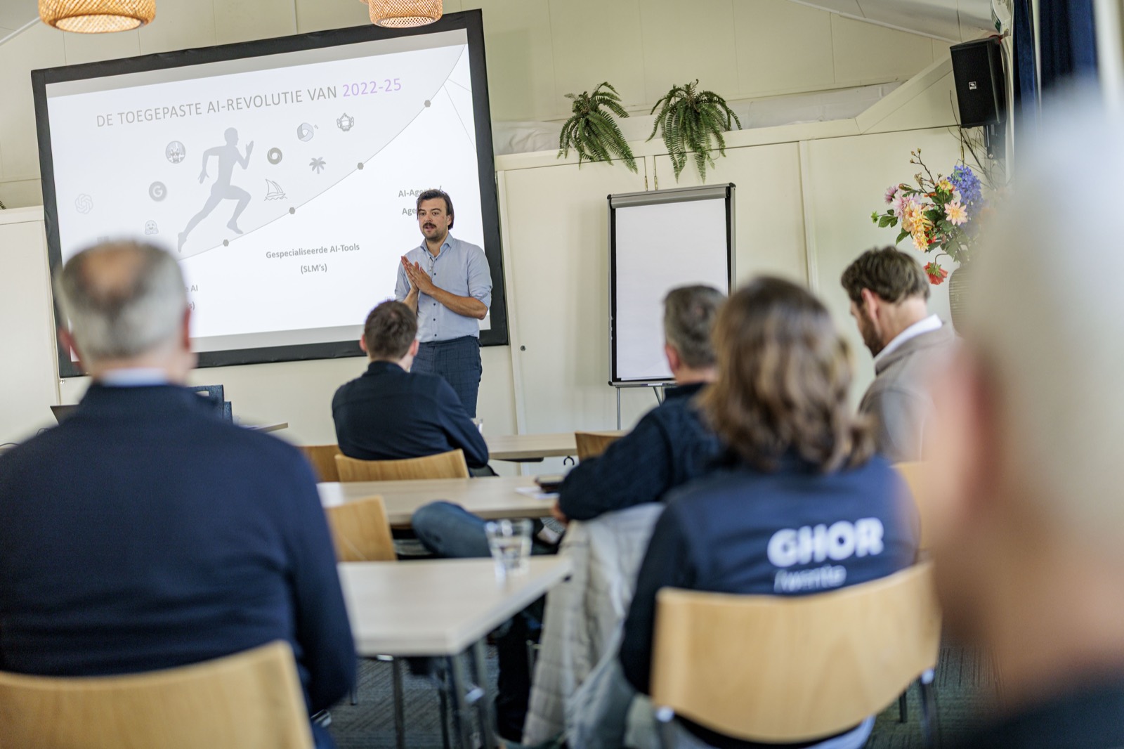 Trainer Bram Kreuger presenting the applied AI revolution during a course
